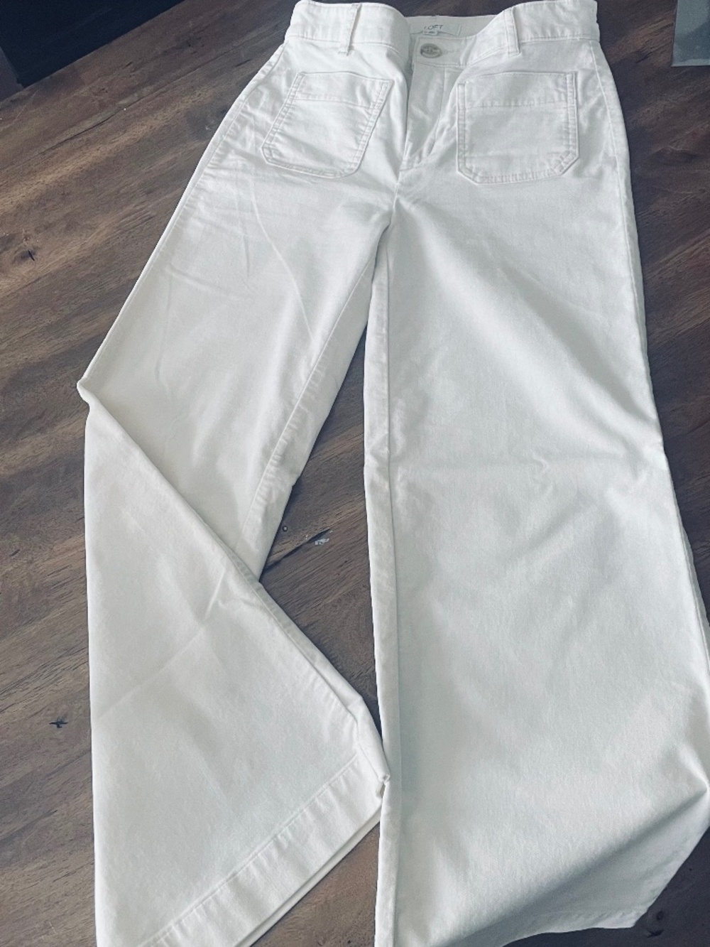 Loft wide leg cream patch pocket pants size 0P
